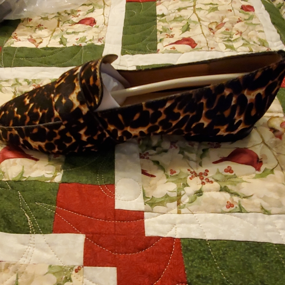 SHOES - Picture 4 of 7